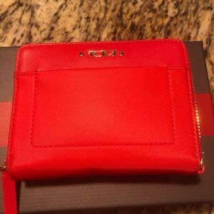 tumi tri fold zip around